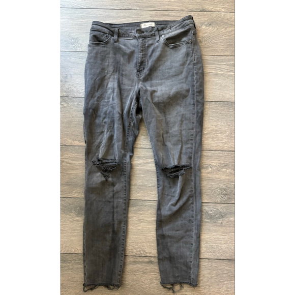 Madewell Curvy High-Rise Skinny Jeans Size 32 Black Distressed Raw Hem Ripped - Picture 1 of 9